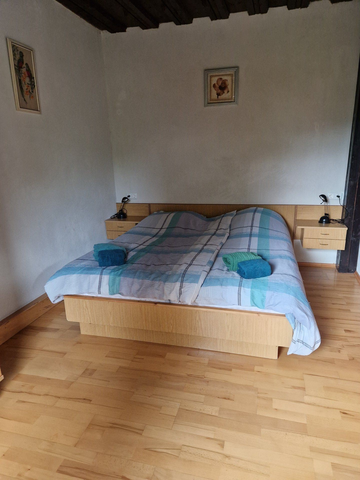 Zaunerhof - Lichte slaapkamer met houten vloer